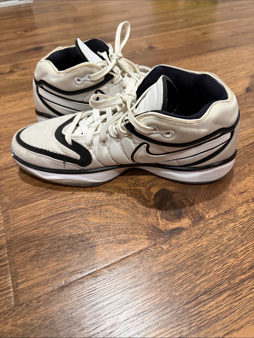 Nike Air Zoom GT Hustle 2 White Black Basketball Shoes Men's Size 8